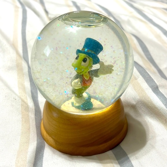 The First Limited Edition Disney Crystal Snow Globe Collection Jiminy Cricket